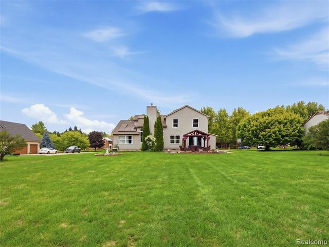 54897 Walnut Drive, New Hudson, MI 48165