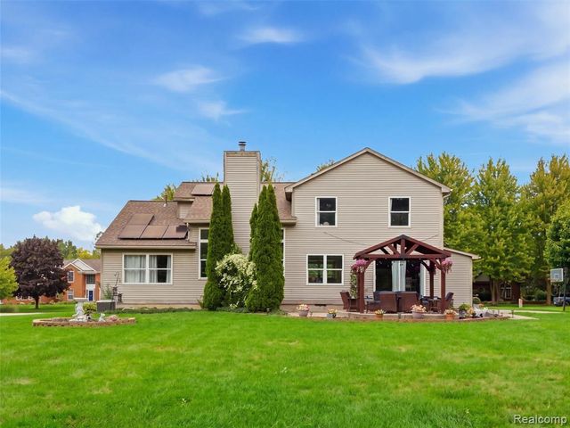 54897 Walnut Drive, New Hudson, MI 48165