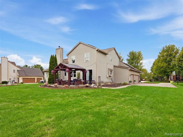 54897 Walnut Drive, New Hudson, MI 48165