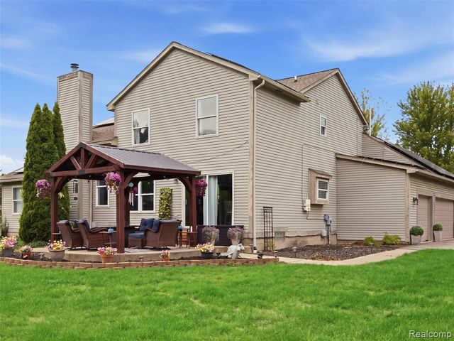 54897 Walnut Drive, New Hudson, MI 48165