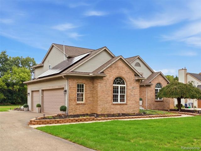 54897 Walnut Drive, New Hudson, MI 48165