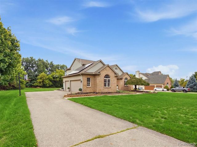 54897 Walnut Drive, New Hudson, MI 48165
