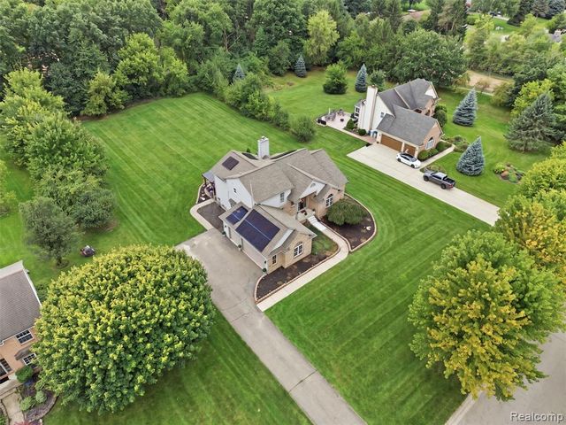 54897 Walnut Drive, New Hudson, MI 48165