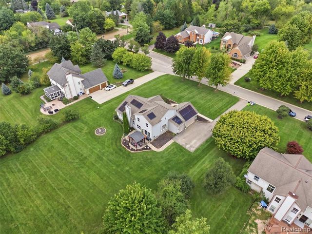 54897 Walnut Drive, New Hudson, MI 48165