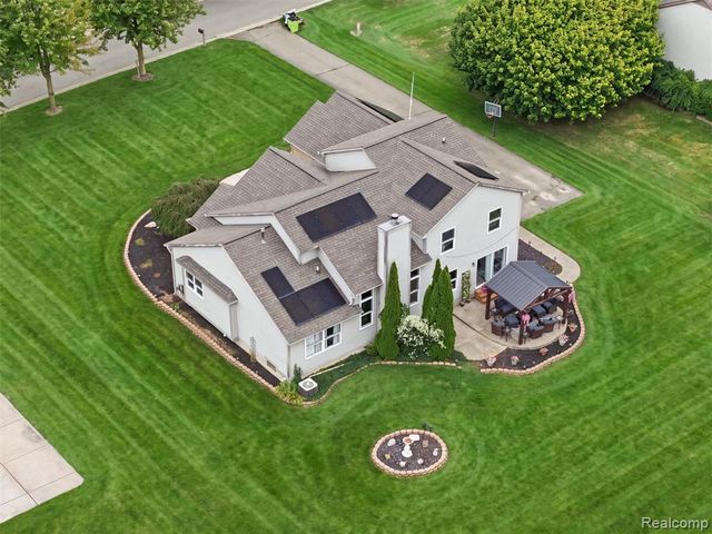 54897 Walnut Drive, New Hudson, MI 48165