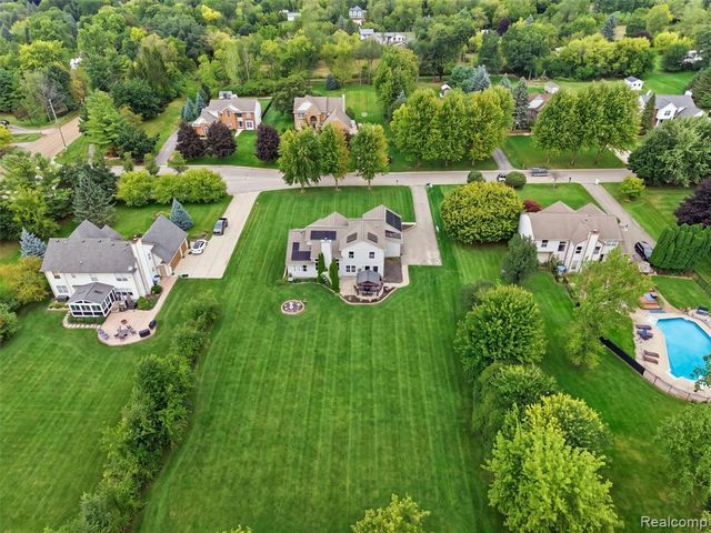 54897 Walnut Drive, New Hudson, MI 48165
