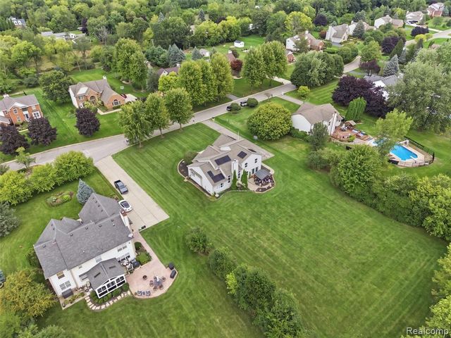 54897 Walnut Drive, New Hudson, MI 48165