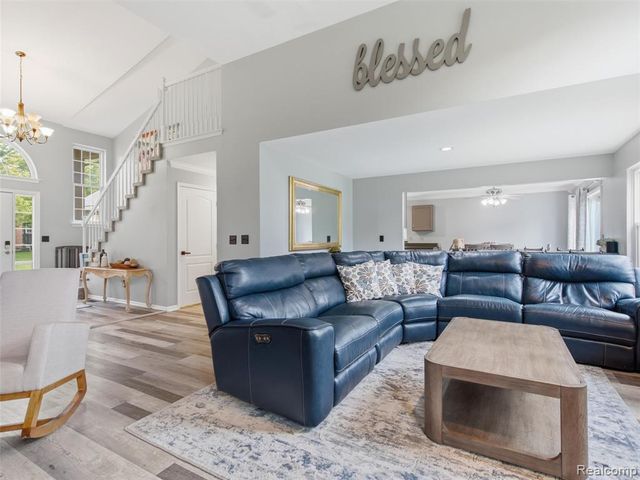 54897 Walnut Drive, New Hudson, MI 48165