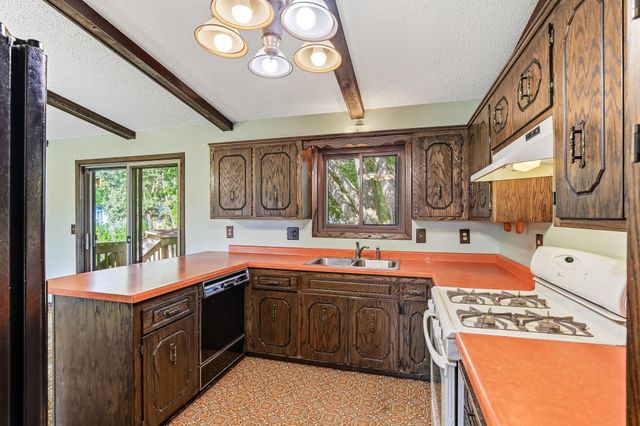 8009 Noble Avenue N, Brooklyn Park, MN 55443