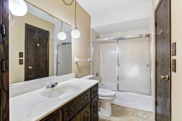 8009 Noble Avenue N, Brooklyn Park, MN 55443