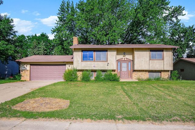 8009 Noble Avenue N, Brooklyn Park, MN 55443