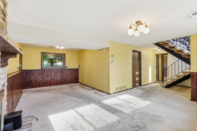 8009 Noble Avenue N, Brooklyn Park, MN 55443