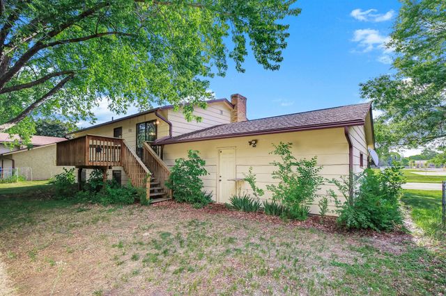 8009 Noble Avenue N, Brooklyn Park, MN 55443