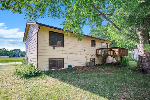8009 Noble Avenue N, Brooklyn Park, MN 55443