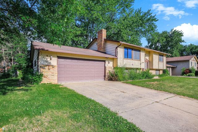 8009 Noble Avenue N, Brooklyn Park, MN 55443