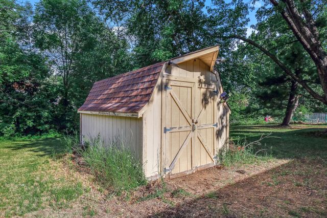 8009 Noble Avenue N, Brooklyn Park, MN 55443