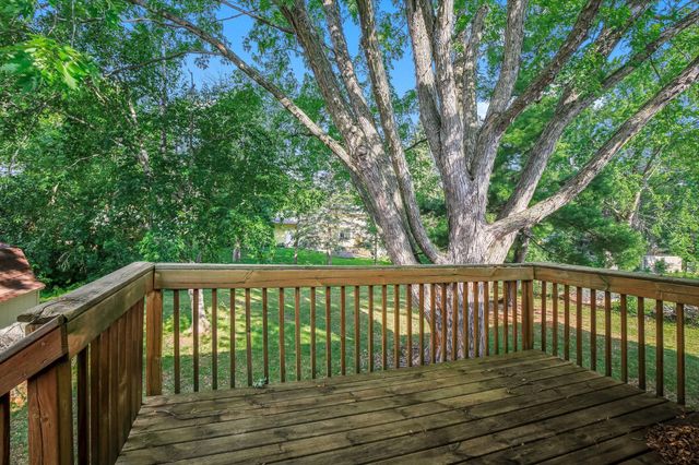 8009 Noble Avenue N, Brooklyn Park, MN 55443