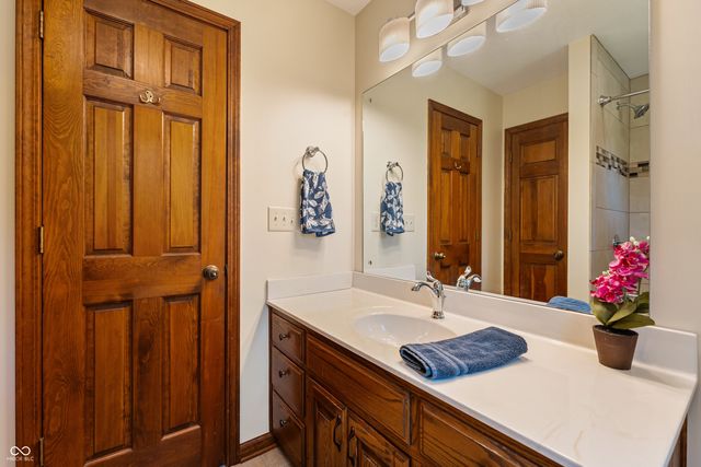 8304 W Mulligan Lane, Columbus, IN 47201