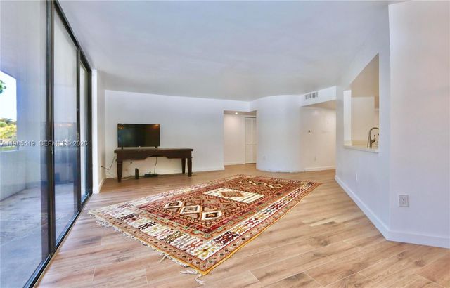 21075 NE 34th Ave 205-2, Aventura, FL 33180