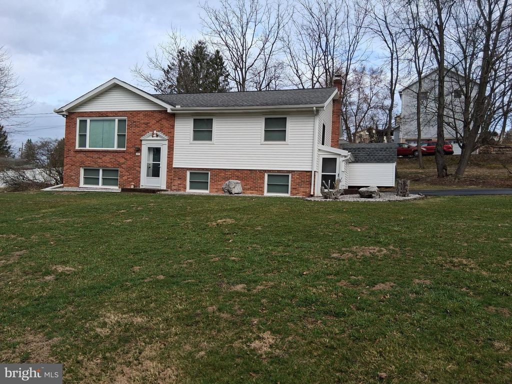 181 MOUNT NITTANY RD, Lemont, PA 16851