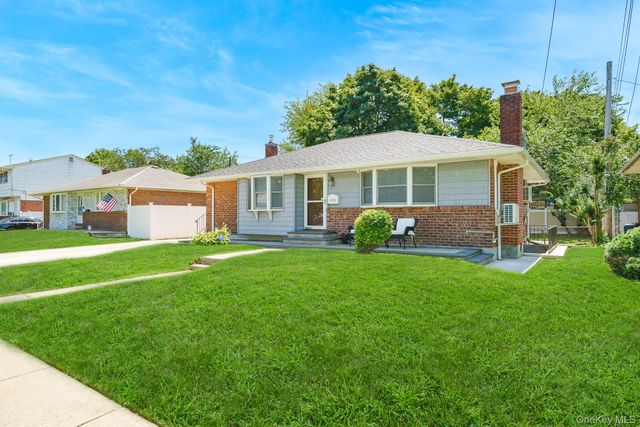 3900 Miller Place, Levittown, NY 11756