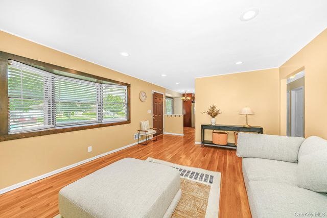 3900 Miller Place, Levittown, NY 11756