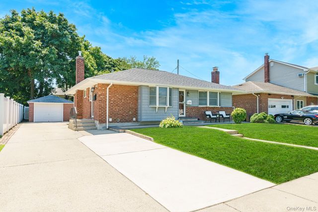 3900 Miller Place, Levittown, NY 11756