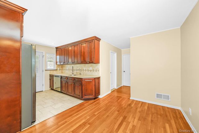 3900 Miller Place, Levittown, NY 11756