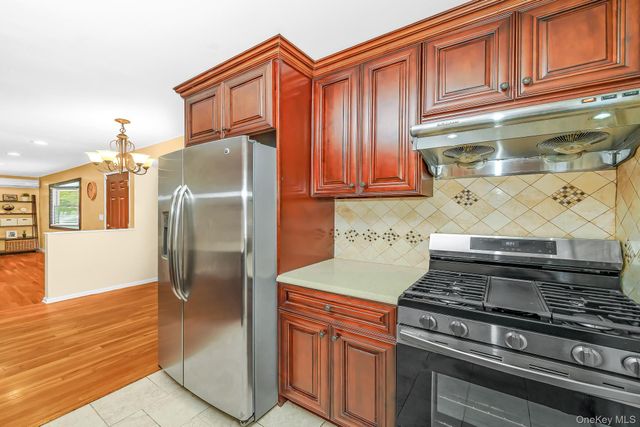 3900 Miller Place, Levittown, NY 11756