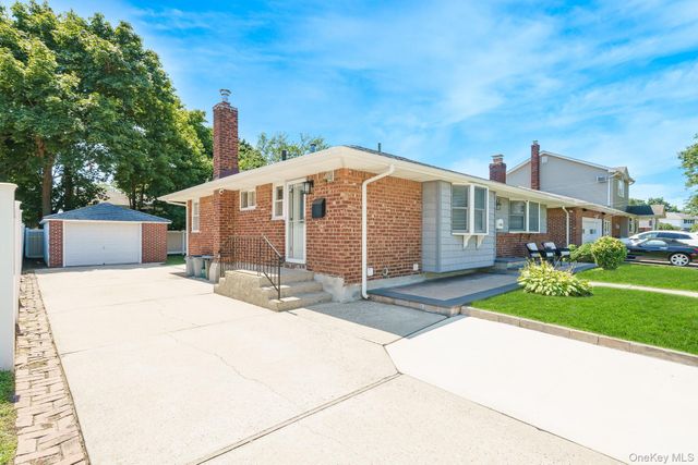 3900 Miller Place, Levittown, NY 11756