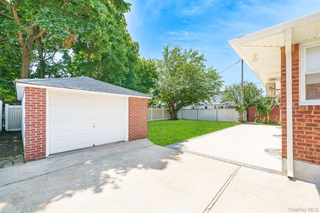 3900 Miller Place, Levittown, NY 11756