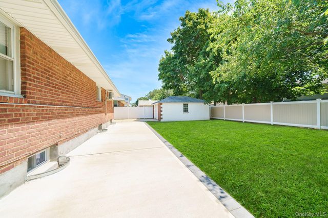 3900 Miller Place, Levittown, NY 11756