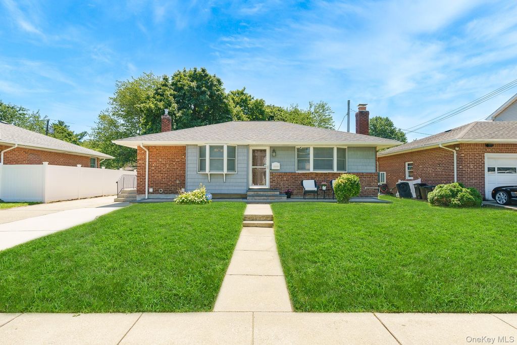 3900 Miller Place, Levittown, NY 11756