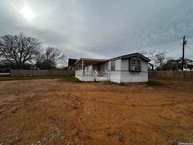 1207 Orange St, Jourdanton, TX 78026