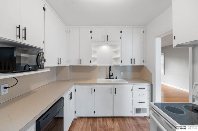 6335 William Street, Omaha, NE 68106