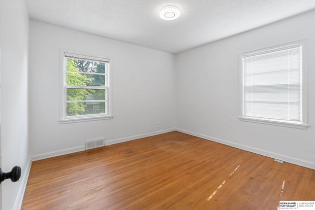 6335 William Street, Omaha, NE 68106