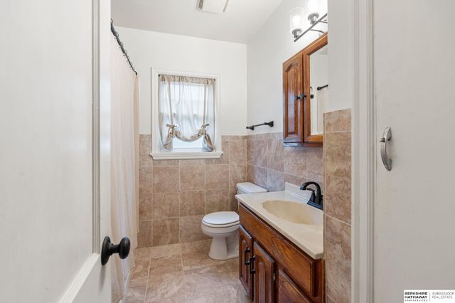 6335 William Street, Omaha, NE 68106