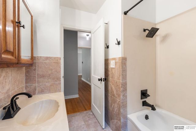 6335 William Street, Omaha, NE 68106
