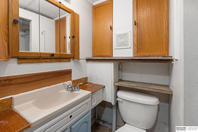 6335 William Street, Omaha, NE 68106