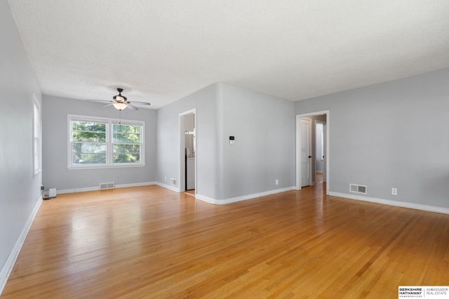 6335 William Street, Omaha, NE 68106