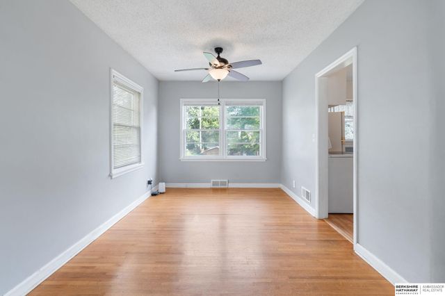 6335 William Street, Omaha, NE 68106