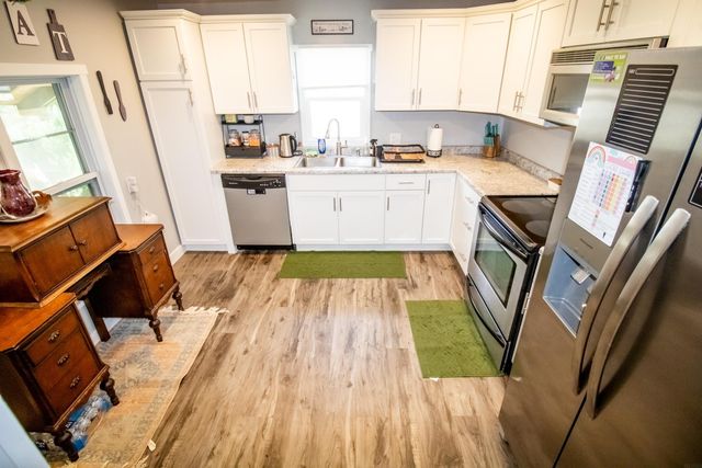 1058 Evergreen Avenue, Waterloo, IA 50701