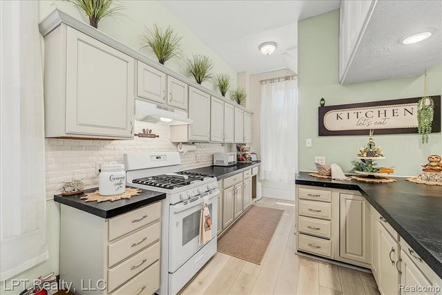 206 N Macomb Street, Monroe, MI 48162