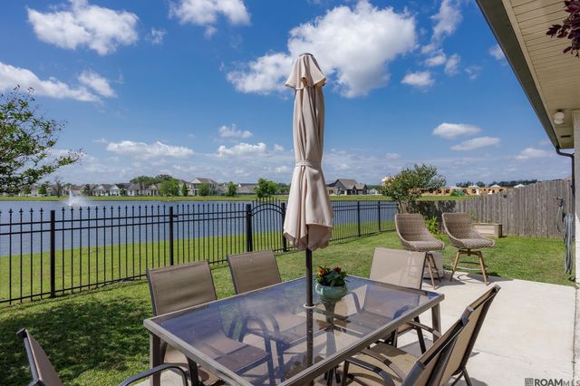 623 Beaumont Dr, Gonzales, LA 70737