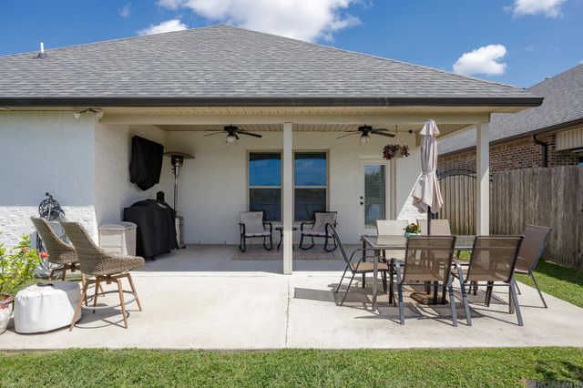 623 Beaumont Dr, Gonzales, LA 70737