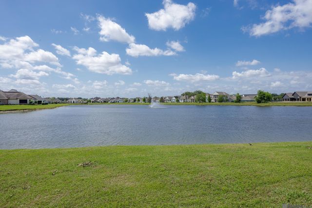 623 Beaumont Dr, Gonzales, LA 70737