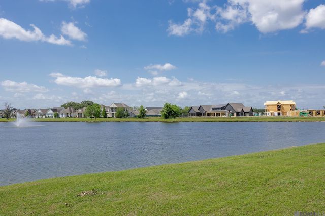 623 Beaumont Dr, Gonzales, LA 70737