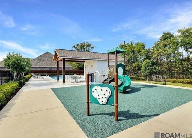 623 Beaumont Dr, Gonzales, LA 70737
