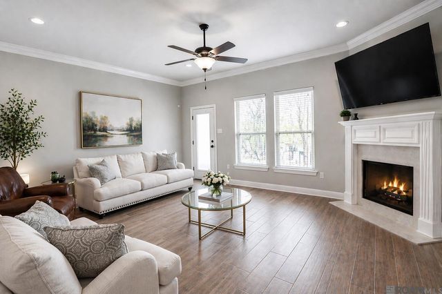 623 Beaumont Dr, Gonzales, LA 70737