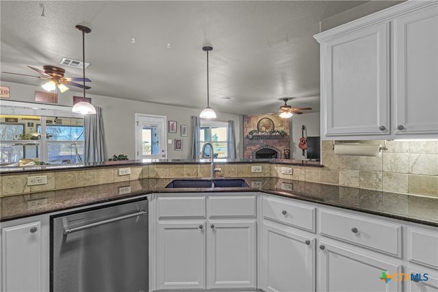 3065 N Sun Circle, Rogers, TX 76569